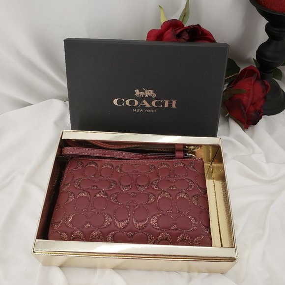Coach Leather Corner Zip Wristlet in Wine color 🍷 - Picture 3 of 5